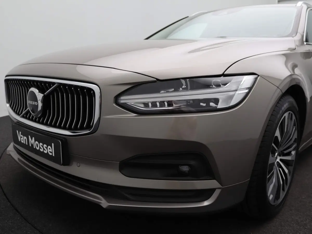 2.0 B4 Momentum Pro | 360 CAMERA  | APPLE CARPLAY - ANDROID AUTO | STOELVERWARMING | ELEKTRISCHE KOFFERKLEP | TREKHAAK | LEDEREN INTERIEUR | PARKEERSENSOREN | KEYLESS | CLIMATE CONTROL | ADA