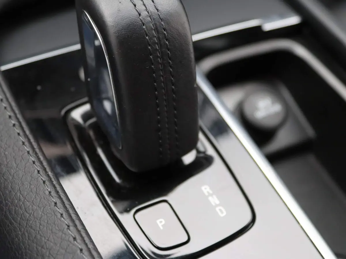 2.0 B4 Momentum Pro | 360 CAMERA  | APPLE CARPLAY - ANDROID AUTO | STOELVERWARMING | ELEKTRISCHE KOFFERKLEP | TREKHAAK | LEDEREN INTERIEUR | PARKEERSENSOREN | KEYLESS | CLIMATE CONTROL | ADA