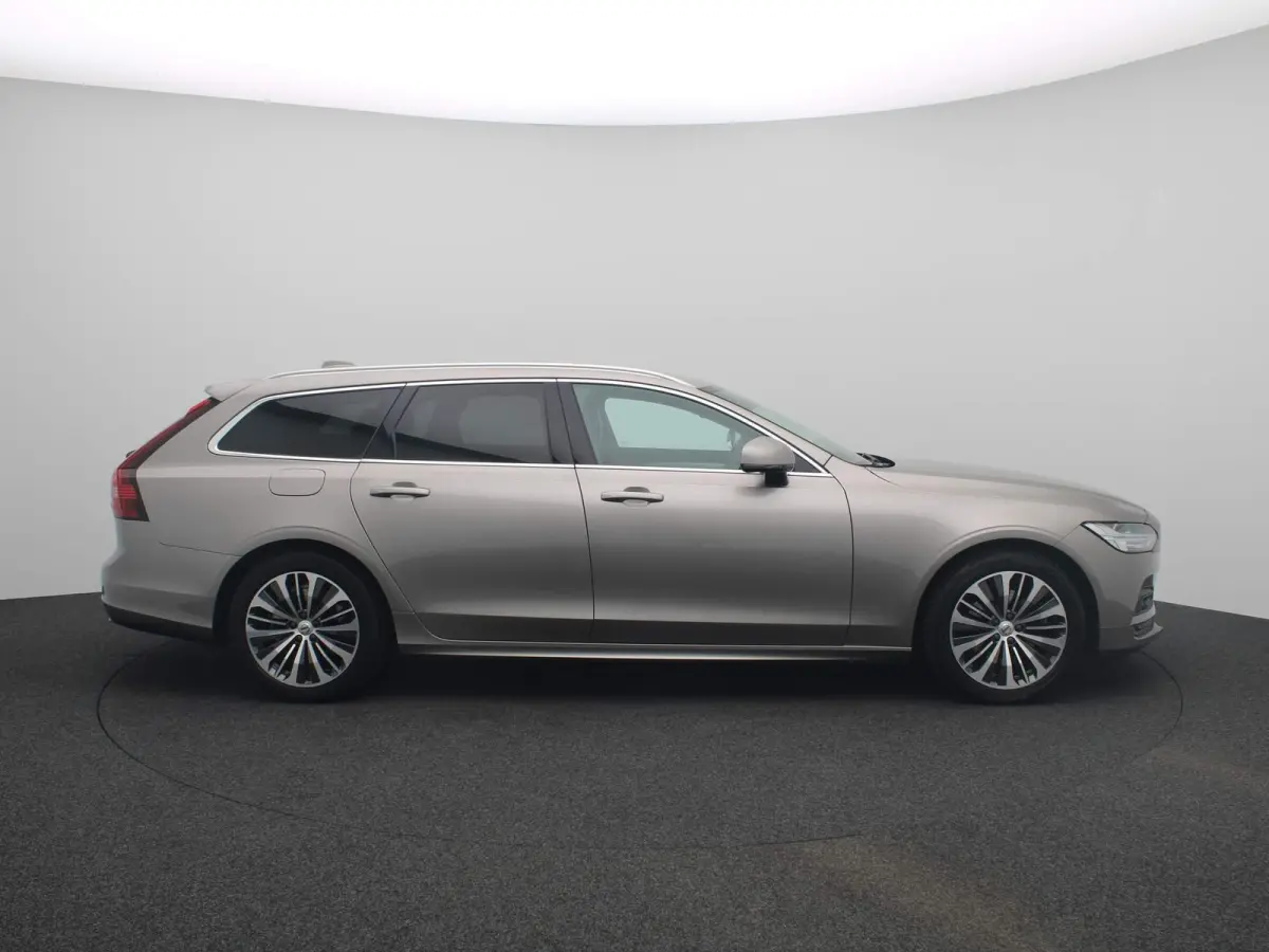 2.0 B4 Momentum Pro | 360 CAMERA  | APPLE CARPLAY - ANDROID AUTO | STOELVERWARMING | ELEKTRISCHE KOFFERKLEP | TREKHAAK | LEDEREN INTERIEUR | PARKEERSENSOREN | KEYLESS | CLIMATE CONTROL | ADA