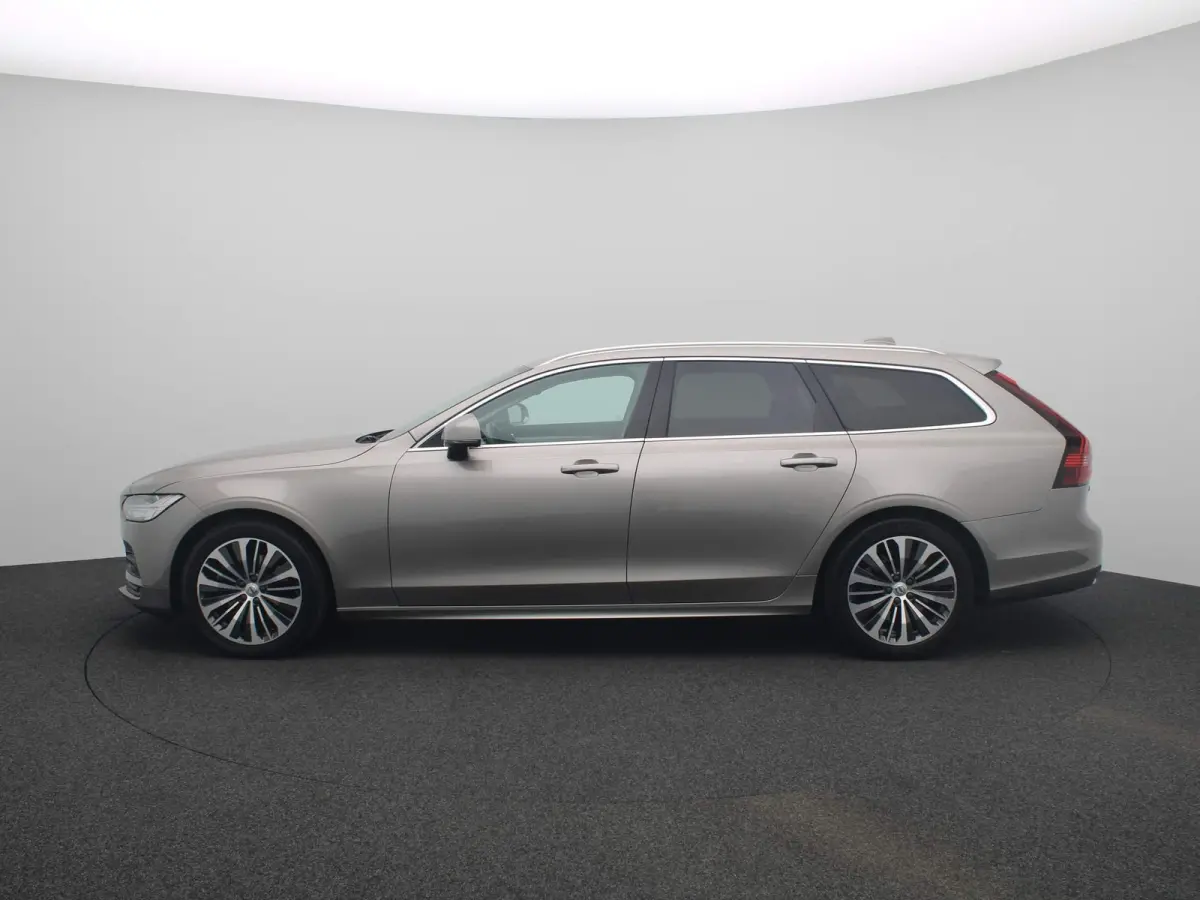 2.0 B4 Momentum Pro | 360 CAMERA  | APPLE CARPLAY - ANDROID AUTO | STOELVERWARMING | ELEKTRISCHE KOFFERKLEP | TREKHAAK | LEDEREN INTERIEUR | PARKEERSENSOREN | KEYLESS | CLIMATE CONTROL | ADA