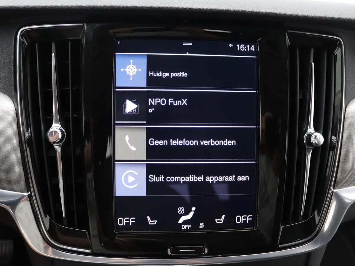 2.0 B4 Momentum Pro | 360 CAMERA  | APPLE CARPLAY - ANDROID AUTO | STOELVERWARMING | ELEKTRISCHE KOFFERKLEP | TREKHAAK | LEDEREN INTERIEUR | PARKEERSENSOREN | KEYLESS | CLIMATE CONTROL | ADA