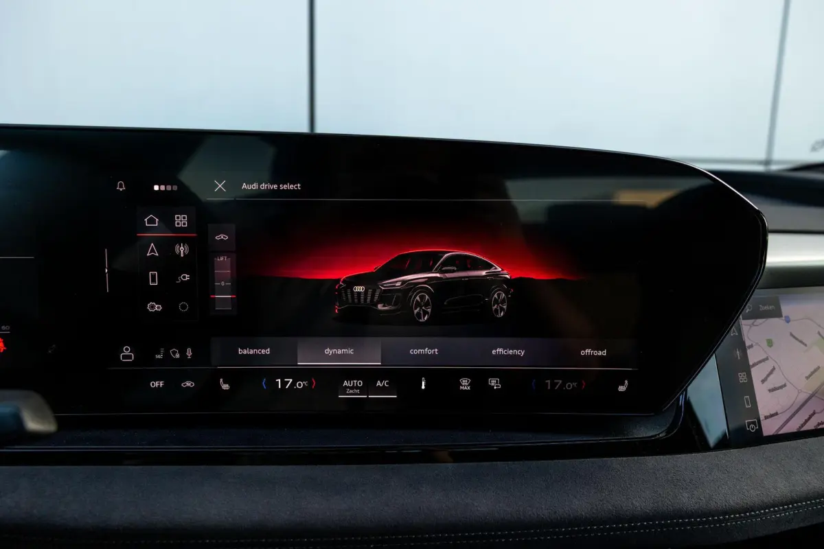 Performance 306pk S edition 100 kWh | Luchtvering | Panoramadak | B&O | Head-up
