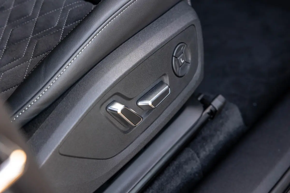 Performance 306pk S edition 100 kWh | Luchtvering | Panoramadak | B&O | Head-up