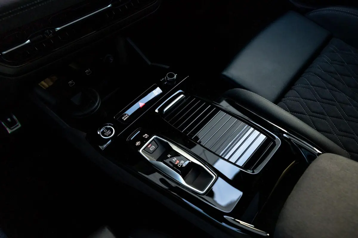 Performance 306pk S edition 100 kWh | Luchtvering | Panoramadak | B&O | Head-up