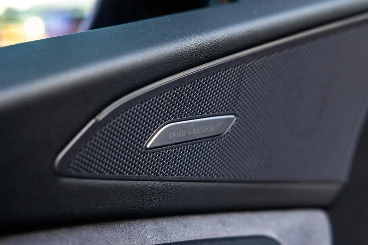 Performance 306pk S edition 100 kWh | Luchtvering | Panoramadak | B&O | Head-up