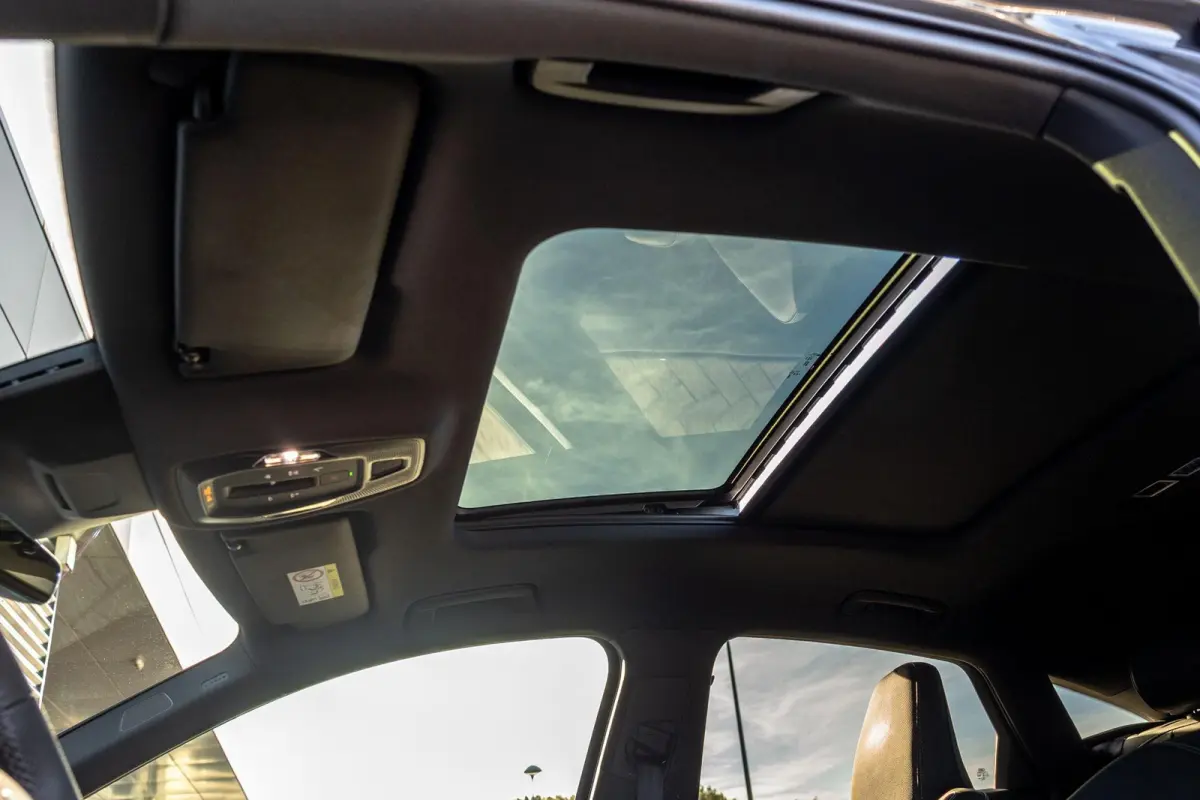 Performance 306pk S edition 100 kWh | Luchtvering | Panoramadak | B&O | Head-up