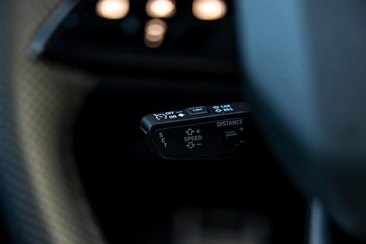 Performance 306pk S edition 100 kWh | Luchtvering | Panoramadak | B&O | Head-up