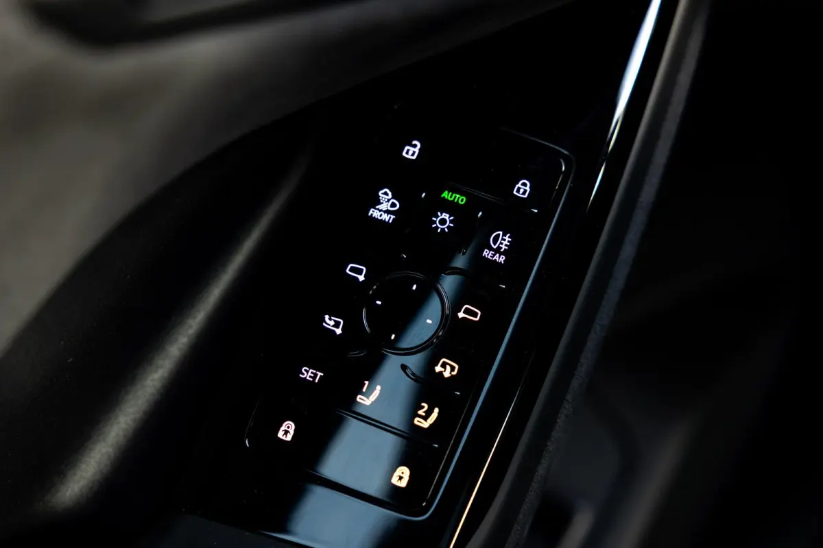 Performance 306pk S edition 100 kWh | Luchtvering | Panoramadak | B&O | Head-up