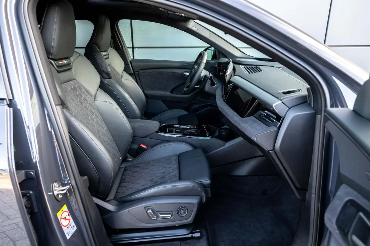 Performance 306pk S edition 100 kWh | Luchtvering | Panoramadak | B&O | Head-up