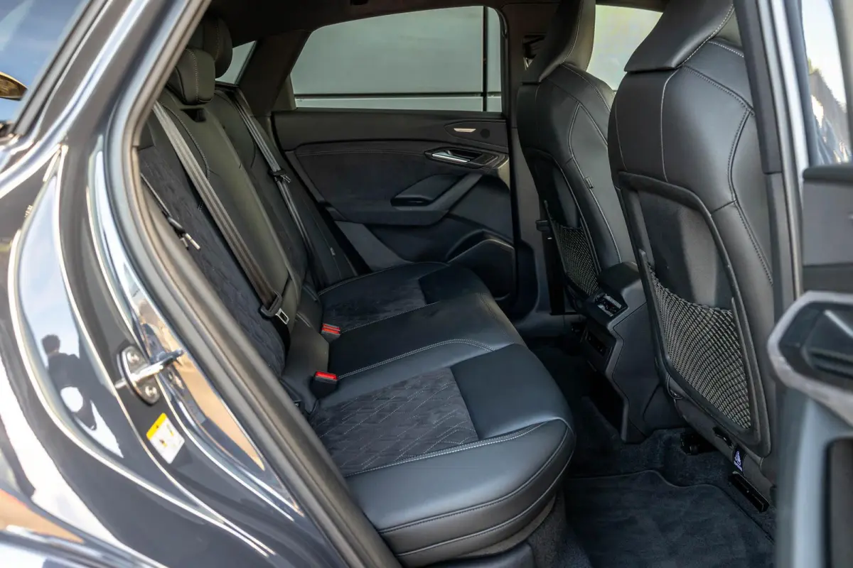 Performance 306pk S edition 100 kWh | Luchtvering | Panoramadak | B&O | Head-up