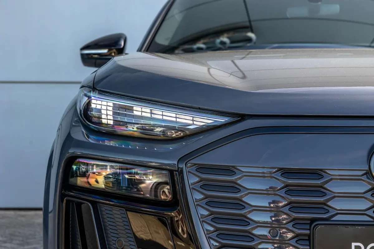 Performance 306pk S edition 100 kWh | Luchtvering | Panoramadak | B&O | Head-up