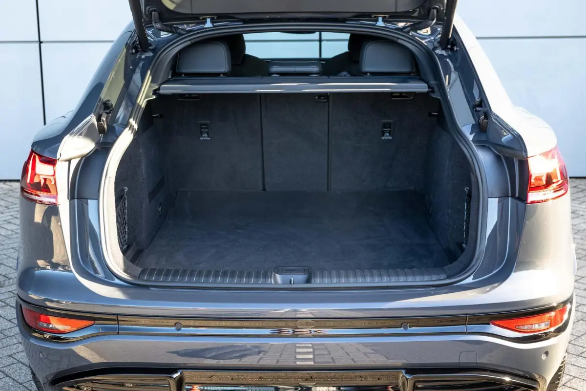 Performance 306pk S edition 100 kWh | Luchtvering | Panoramadak | B&O | Head-up