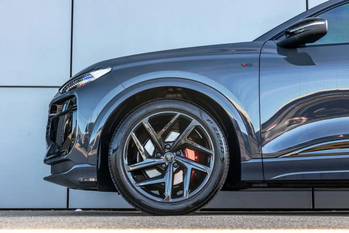 Performance 306pk S edition 100 kWh | Luchtvering | Panoramadak | B&O | Head-up