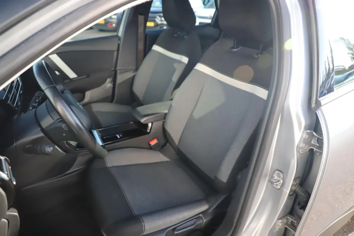 1.2 Puretech Feel 131PK Trekhaak Virtual Cockpit Navigatie Carplay Android Climate Cruise Control Parkeersensor