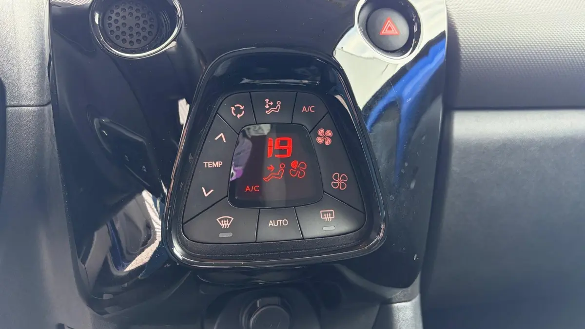 1.0 E-VTI 72PK 5-DRS ALLURE / NAVI / CLIMA / LED / 15" LMV / BLUETOOTH / PACK STYLE !!