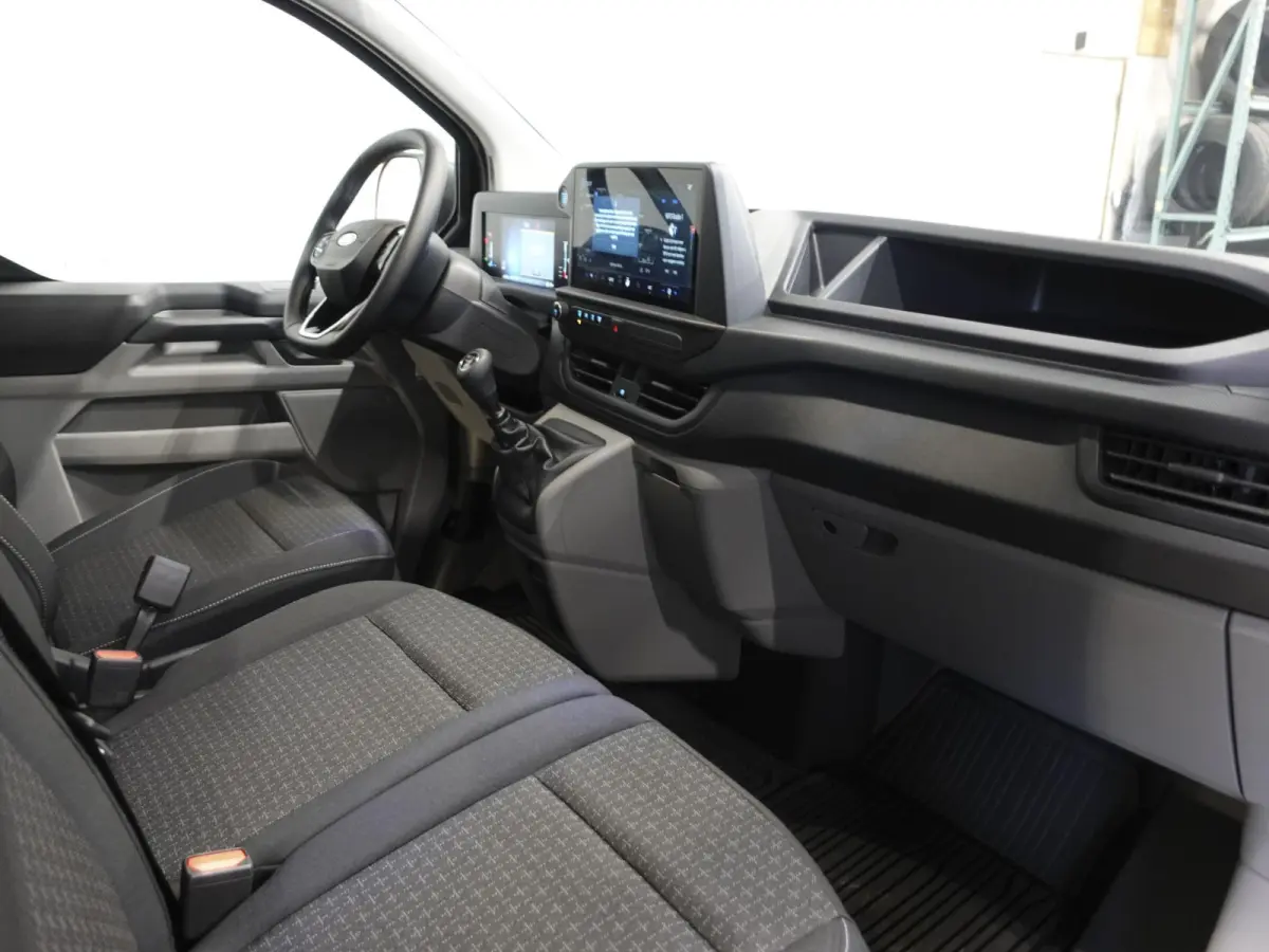 300 2.0 TDCI L2H1 Trend Dubbele Cabine Nieuw Model Trekhaak Navigatie Apple CarPlay Android Auto Camera Parkeerhulp Adaptive Cruise Control Climate Control Lichtmetalen velgen