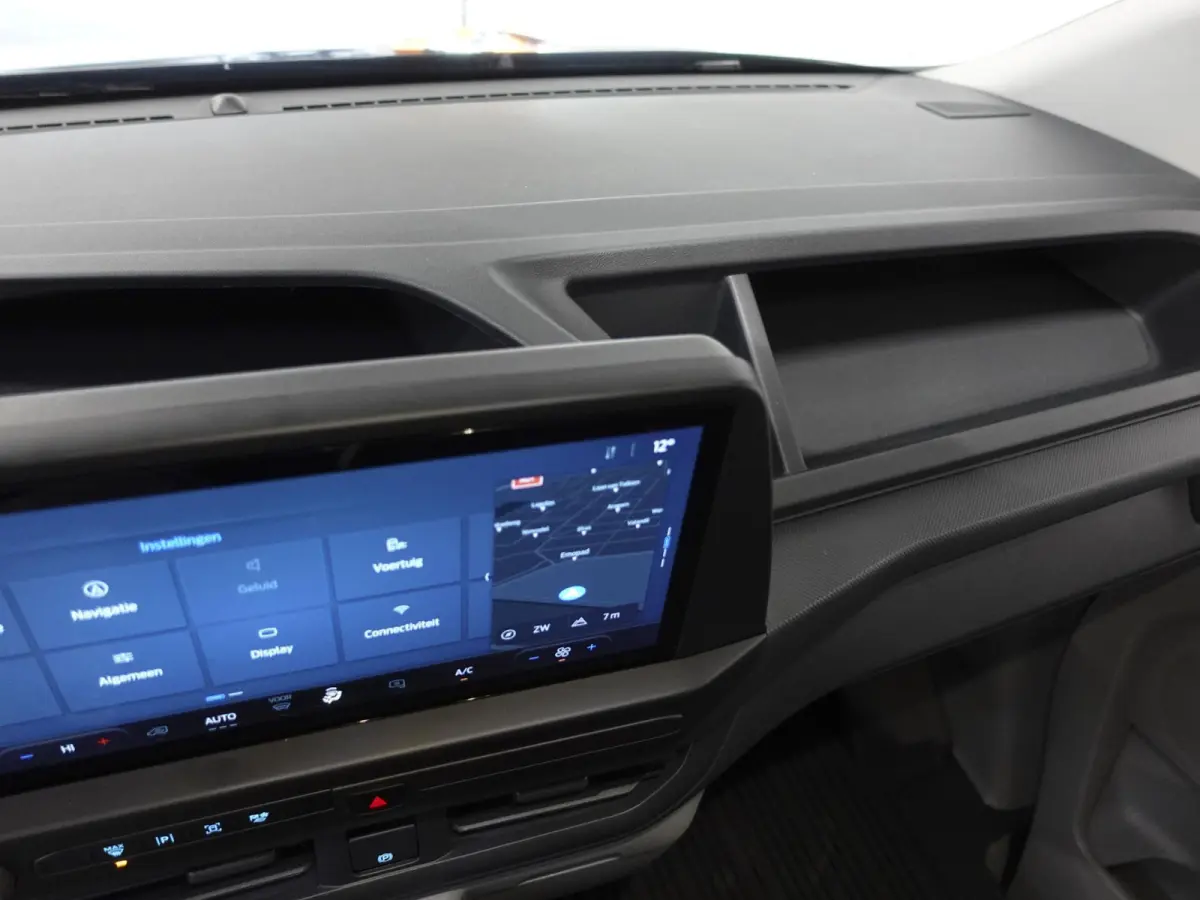 300 2.0 TDCI L2H1 Trend Dubbele Cabine Nieuw Model Trekhaak Navigatie Apple CarPlay Android Auto Camera Parkeerhulp Adaptive Cruise Control Climate Control Lichtmetalen velgen