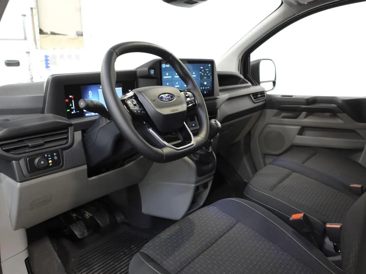 300 2.0 TDCI L2H1 Trend Dubbele Cabine Nieuw Model Trekhaak Navigatie Apple CarPlay Android Auto Camera Parkeerhulp Adaptive Cruise Control Climate Control Lichtmetalen velgen