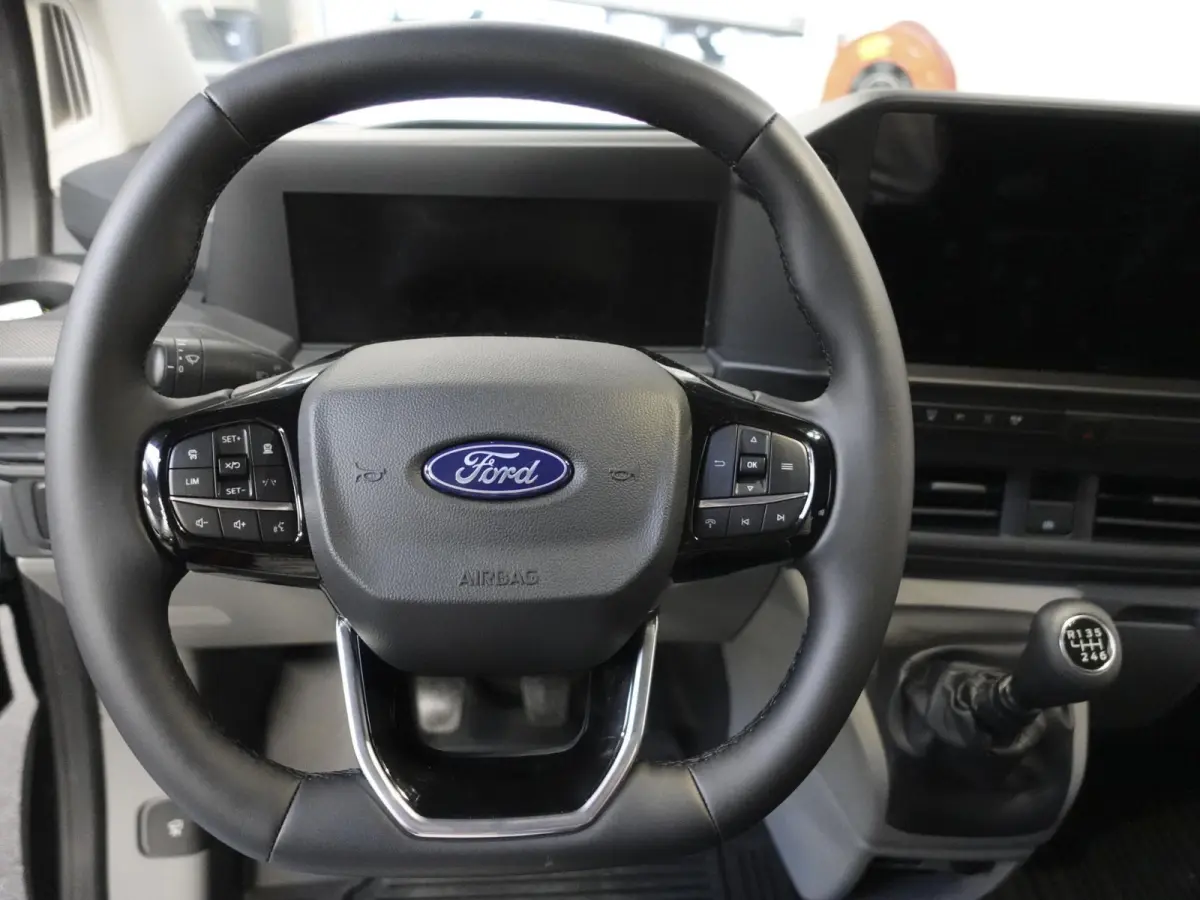 300 2.0 TDCI L2H1 Trend Dubbele Cabine Nieuw Model Trekhaak Navigatie Apple CarPlay Android Auto Camera Parkeerhulp Adaptive Cruise Control Climate Control Lichtmetalen velgen