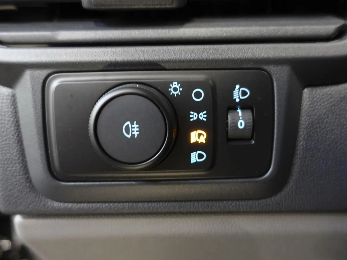 300 2.0 TDCI L2H1 Trend Dubbele Cabine Nieuw Model Trekhaak Navigatie Apple CarPlay Android Auto Camera Parkeerhulp Adaptive Cruise Control Climate Control Lichtmetalen velgen