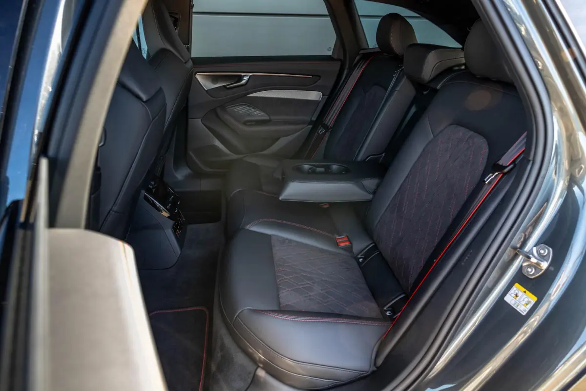 2.0 e-hybrid 367pk quattro S edition Competition | Luchtvering | Trekhaak | B&O | Head-up
