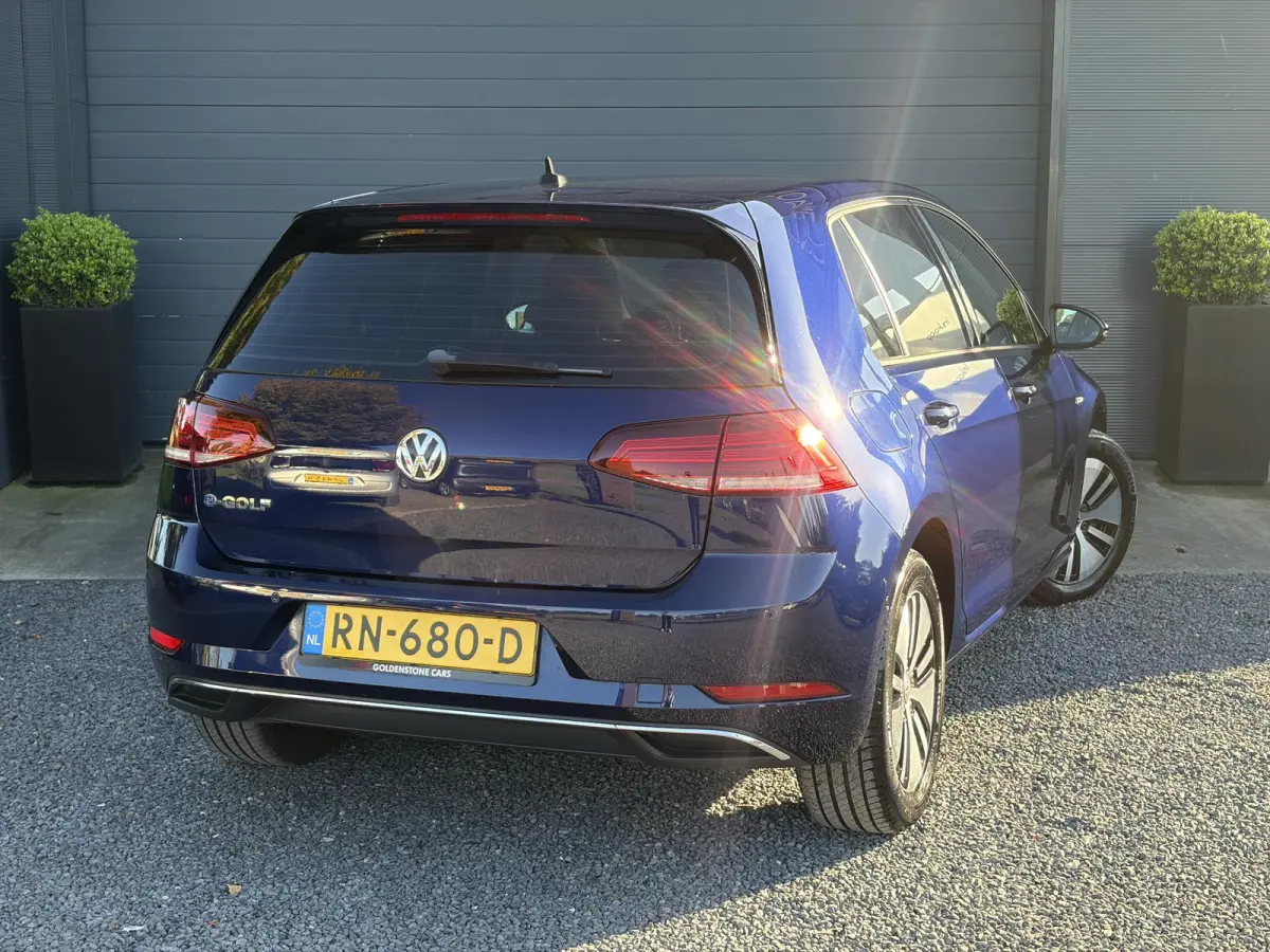 e-Golf ✓SOH 88.57%✓Carplay✓Navi✓Leder✓Clima✓Cruise✓Pdc V+A✓LED✓16'' Lm velgen✓N.A.P✓Apk tot 02-2027