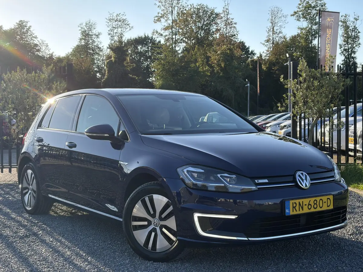 e-Golf ✓SOH 88.57%✓Carplay✓Navi✓Leder✓Clima✓Cruise✓Pdc V+A✓LED✓16'' Lm velgen✓N.A.P✓Apk tot 02-2027