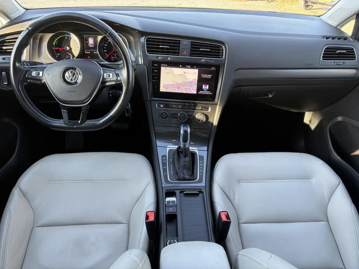 e-Golf ✓SOH 88.57%✓Carplay✓Navi✓Leder✓Clima✓Cruise✓Pdc V+A✓LED✓16'' Lm velgen✓N.A.P✓Apk tot 02-2027