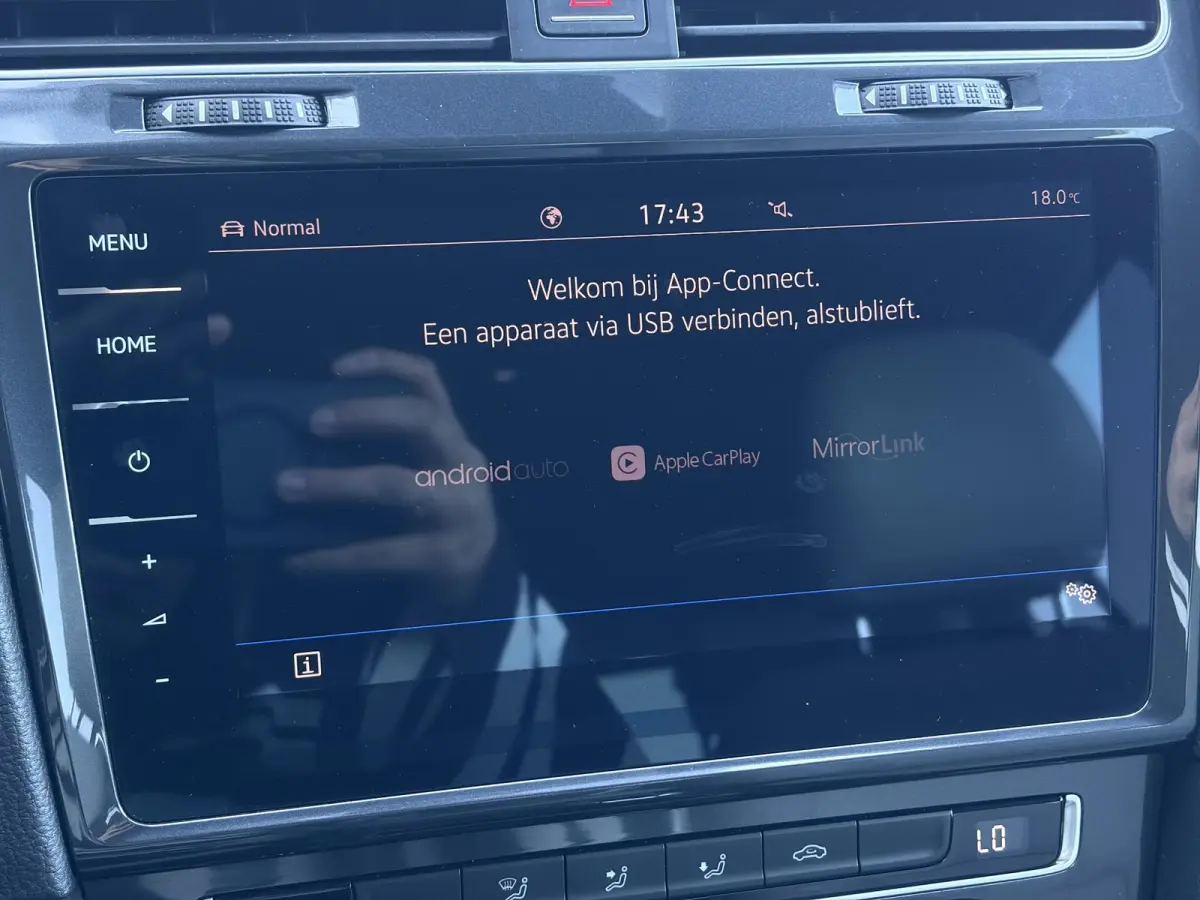 e-Golf ✓SOH 88.57%✓Carplay✓Navi✓Leder✓Clima✓Cruise✓Pdc V+A✓LED✓16'' Lm velgen✓N.A.P✓Apk tot 02-2027