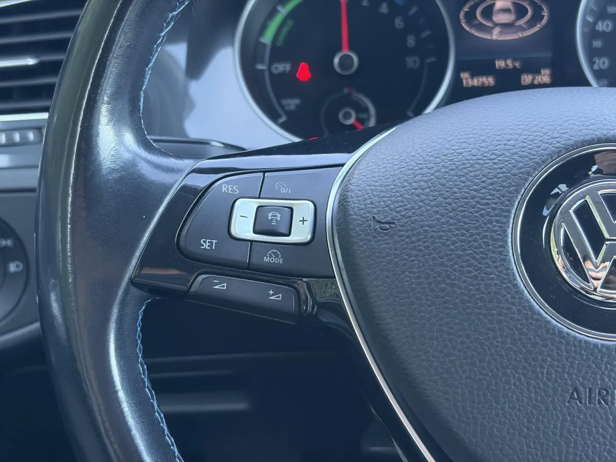 e-Golf ✓SOH 88.57%✓Carplay✓Navi✓Leder✓Clima✓Cruise✓Pdc V+A✓LED✓16'' Lm velgen✓N.A.P✓Apk tot 02-2027