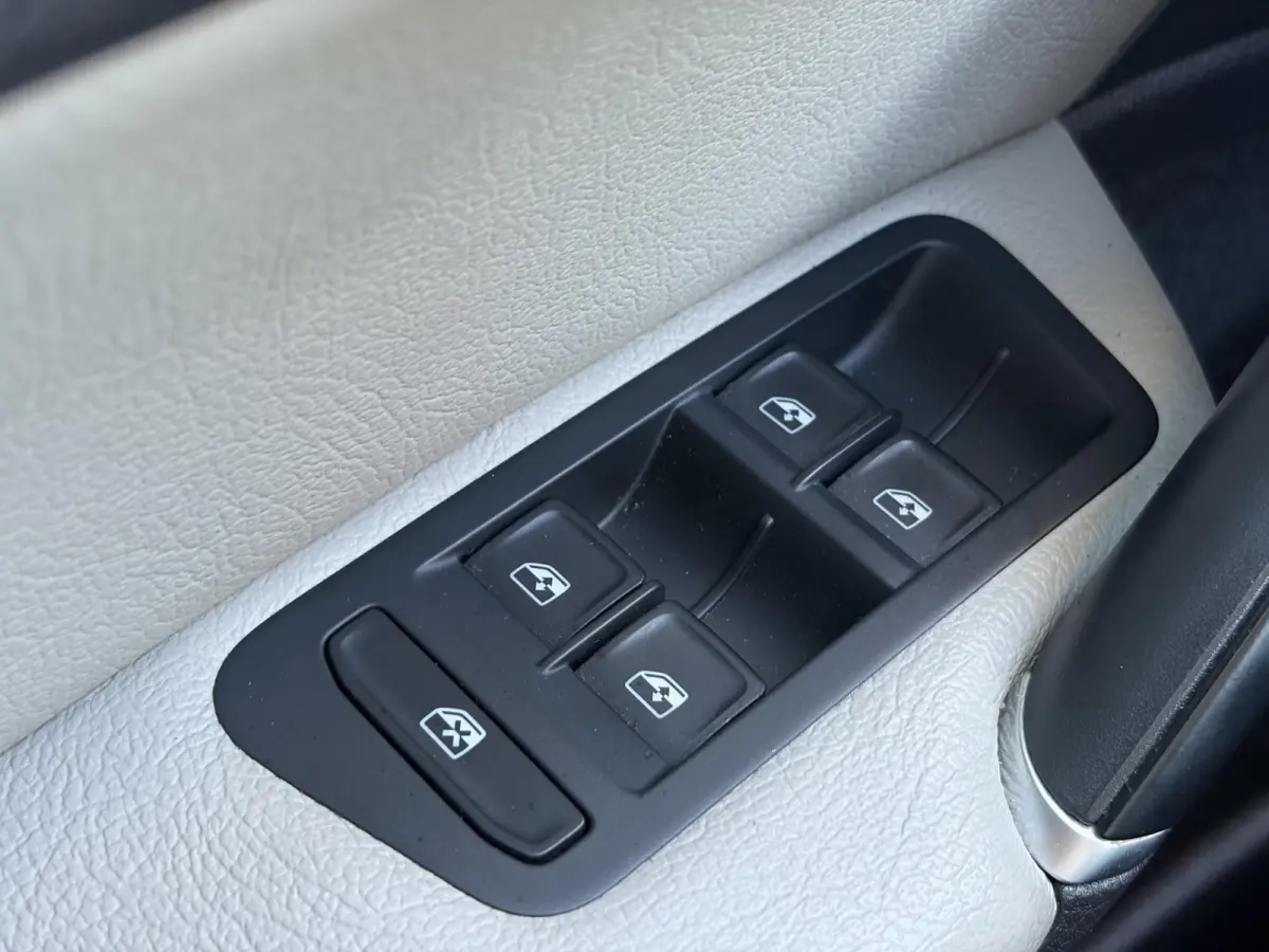 e-Golf ✓SOH 88.57%✓Carplay✓Navi✓Leder✓Clima✓Cruise✓Pdc V+A✓LED✓16'' Lm velgen✓N.A.P✓Apk tot 02-2027