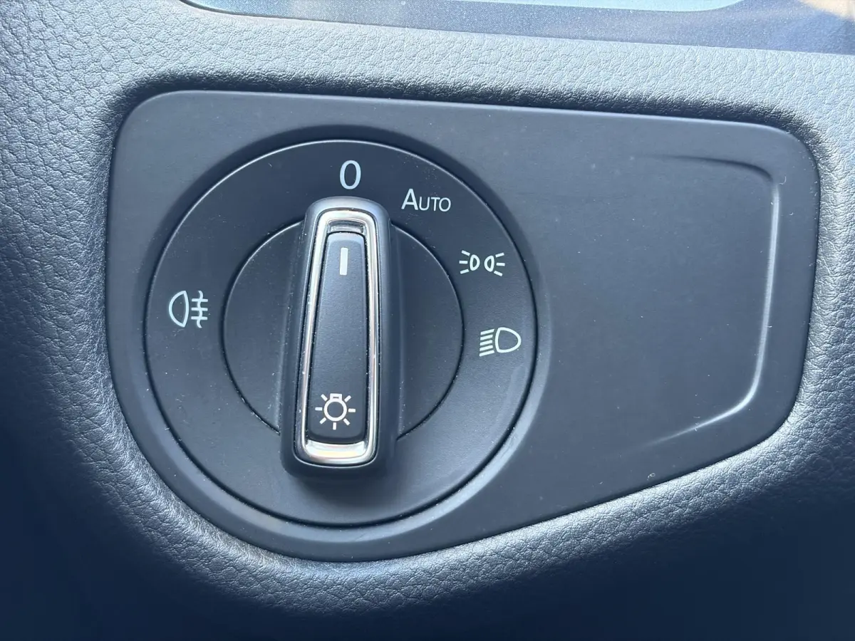 e-Golf ✓SOH 88.57%✓Carplay✓Navi✓Leder✓Clima✓Cruise✓Pdc V+A✓LED✓16'' Lm velgen✓N.A.P✓Apk tot 02-2027