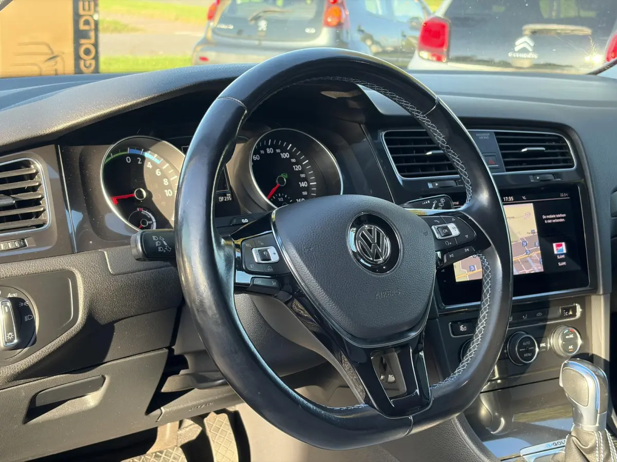 e-Golf ✓SOH 88.57%✓Carplay✓Navi✓Leder✓Clima✓Cruise✓Pdc V+A✓LED✓16'' Lm velgen✓N.A.P✓Apk tot 02-2027