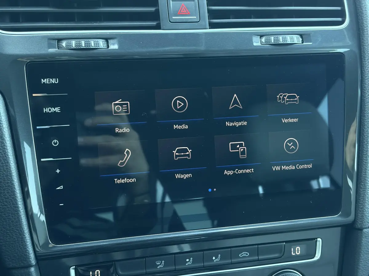 e-Golf ✓SOH 88.57%✓Carplay✓Navi✓Leder✓Clima✓Cruise✓Pdc V+A✓LED✓16'' Lm velgen✓N.A.P✓Apk tot 02-2027