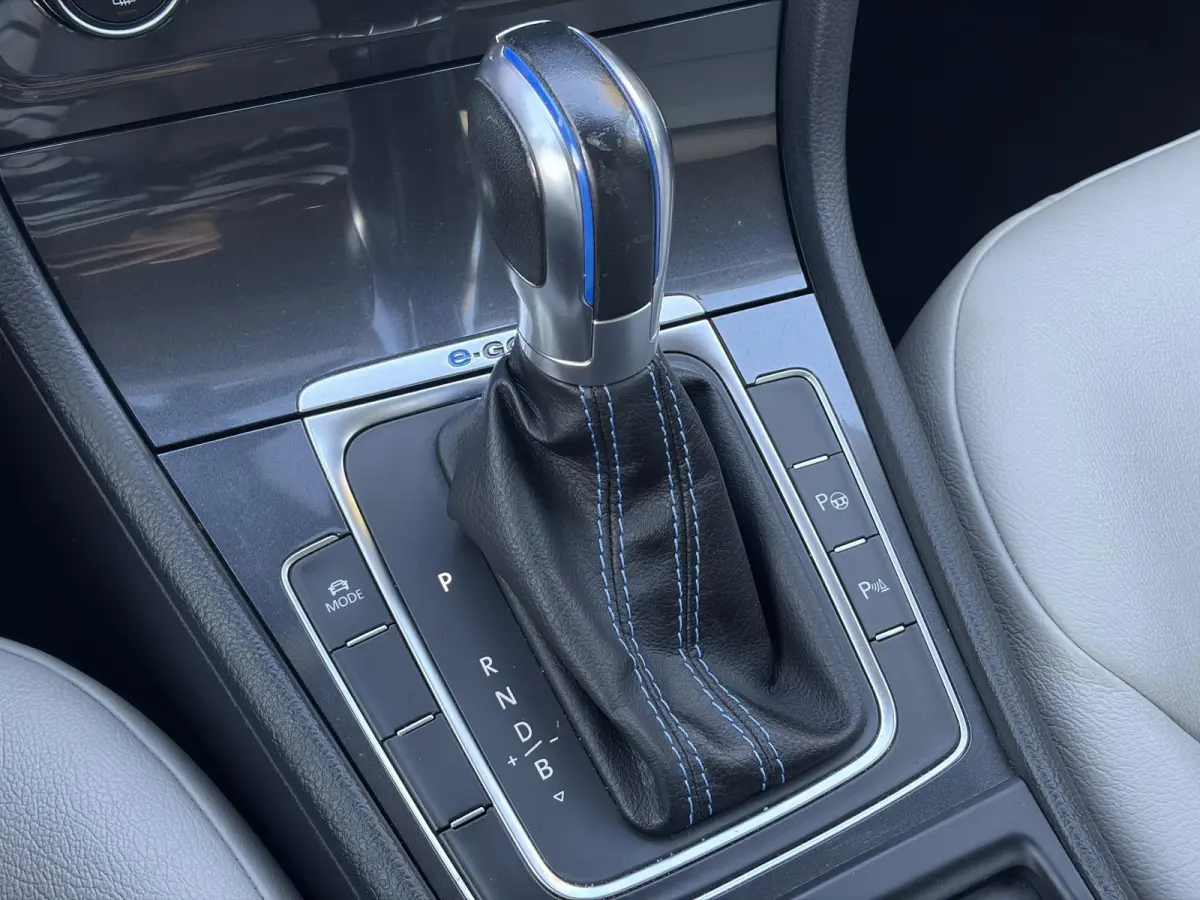 e-Golf ✓SOH 88.57%✓Carplay✓Navi✓Leder✓Clima✓Cruise✓Pdc V+A✓LED✓16'' Lm velgen✓N.A.P✓Apk tot 02-2027