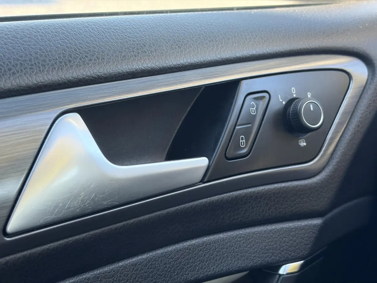 e-Golf ✓SOH 88.57%✓Carplay✓Navi✓Leder✓Clima✓Cruise✓Pdc V+A✓LED✓16'' Lm velgen✓N.A.P✓Apk tot 02-2027