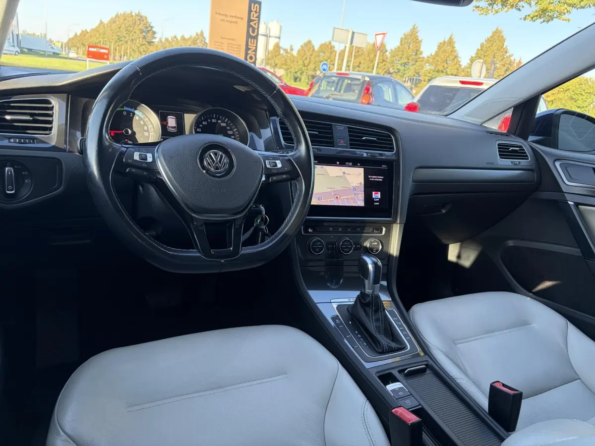 e-Golf ✓SOH 88.57%✓Carplay✓Navi✓Leder✓Clima✓Cruise✓Pdc V+A✓LED✓16'' Lm velgen✓N.A.P✓Apk tot 02-2027
