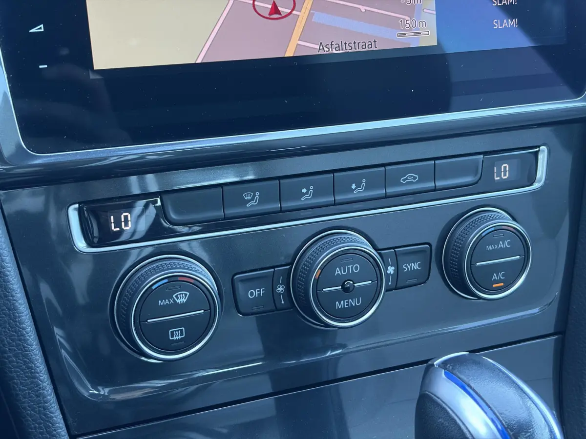 e-Golf ✓SOH 88.57%✓Carplay✓Navi✓Leder✓Clima✓Cruise✓Pdc V+A✓LED✓16'' Lm velgen✓N.A.P✓Apk tot 02-2027