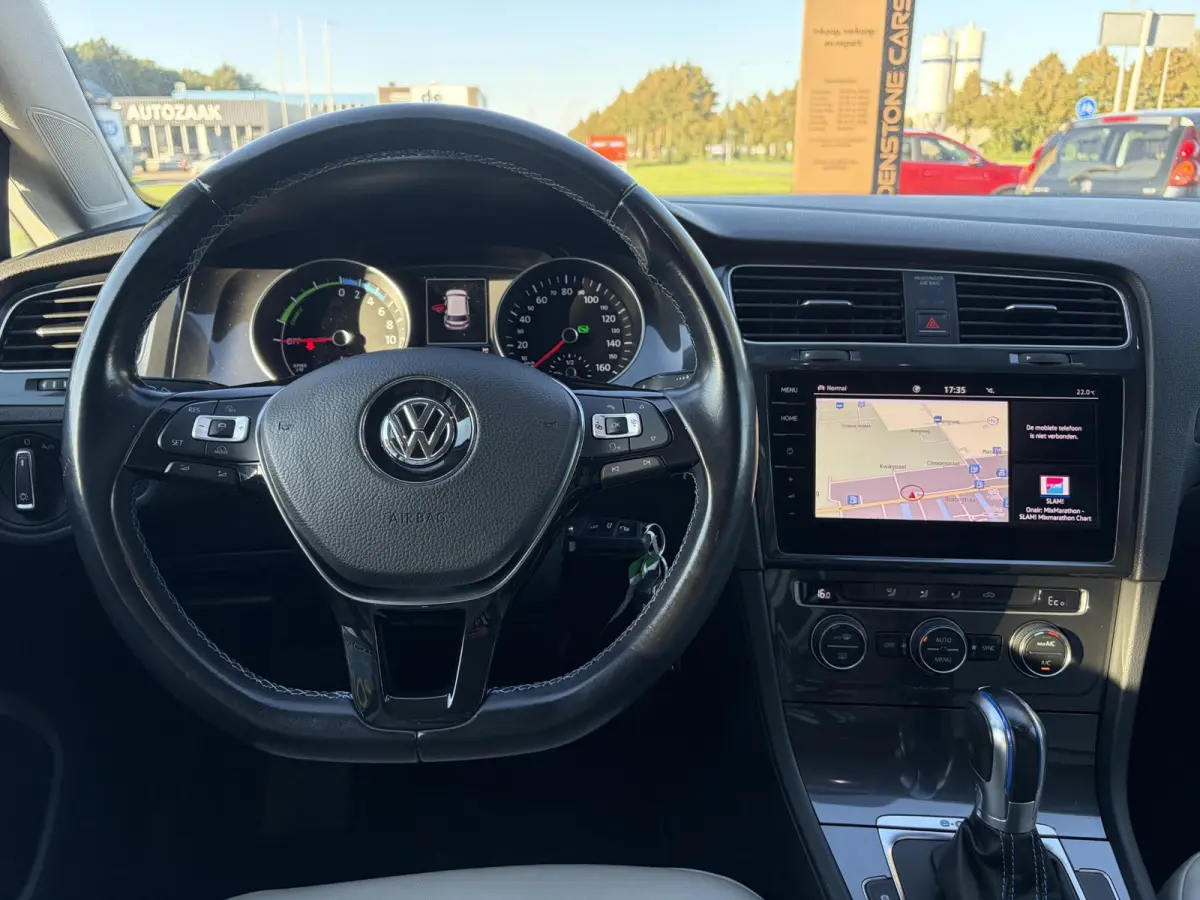 e-Golf ✓SOH 88.57%✓Carplay✓Navi✓Leder✓Clima✓Cruise✓Pdc V+A✓LED✓16'' Lm velgen✓N.A.P✓Apk tot 02-2027
