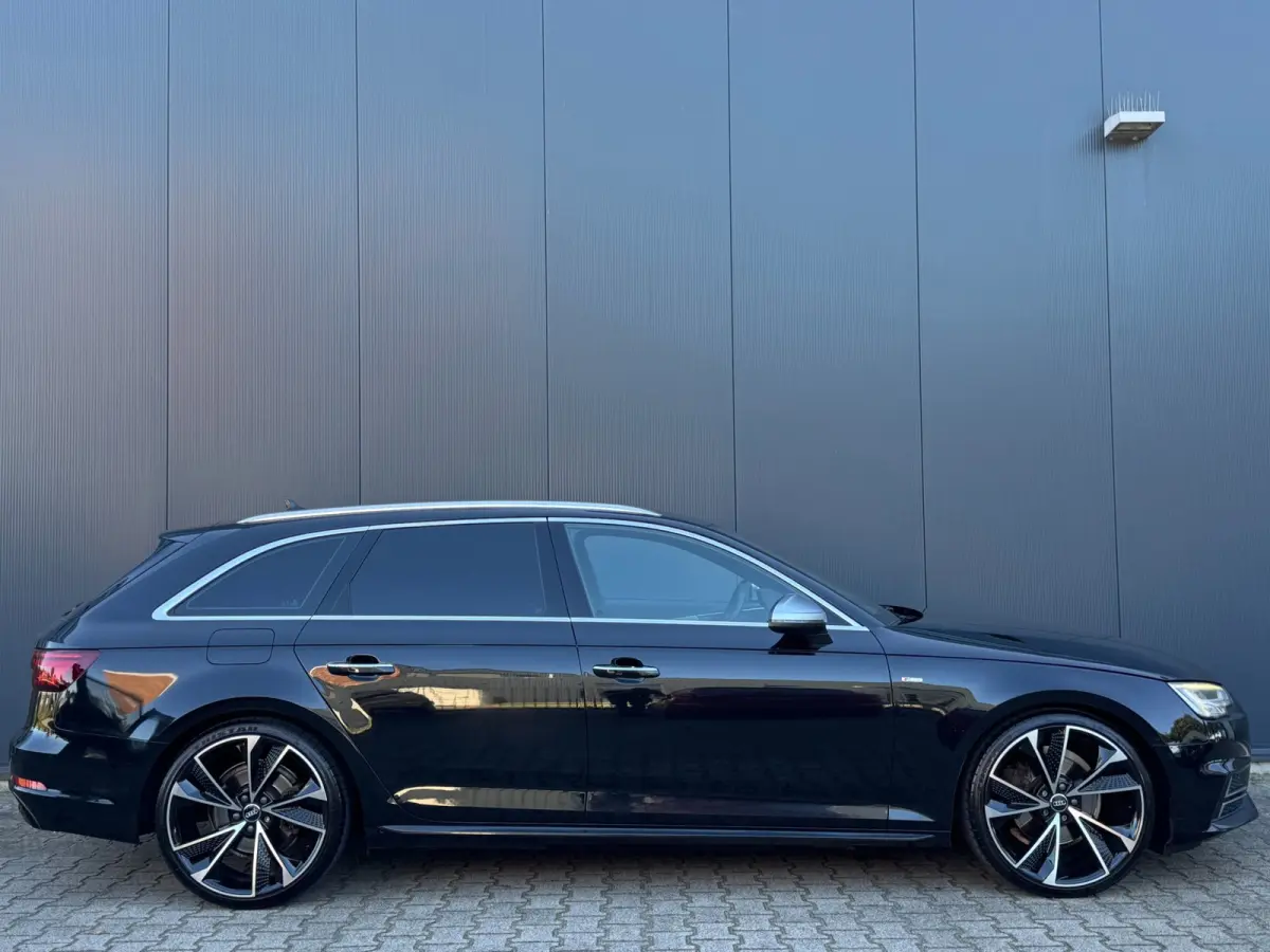 S-LINE / NAP !! / PANO / CRUISE / CLIMATE / FLIPPERS / P.SENSOREN / BLUETOOTH / LEDER-ALCANTARA / ISOFIX / 20 INCH !