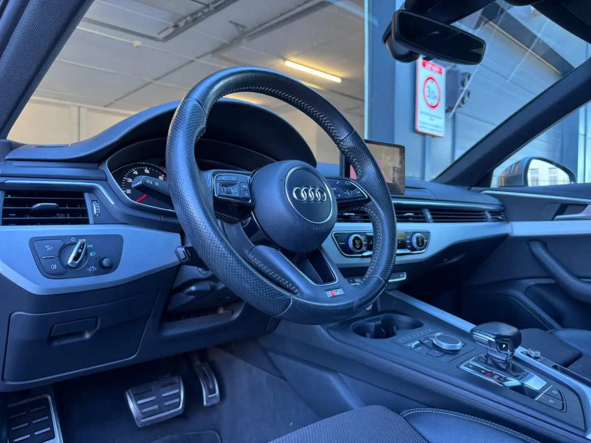 S-LINE / NAP !! / PANO / CRUISE / CLIMATE / FLIPPERS / P.SENSOREN / BLUETOOTH / LEDER-ALCANTARA / ISOFIX / 20 INCH !