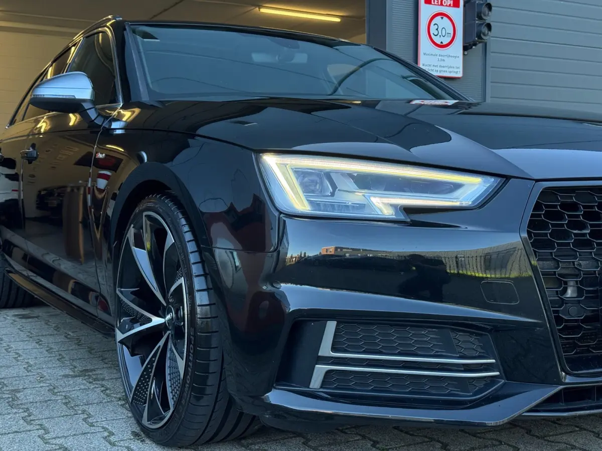 S-LINE / NAP !! / PANO / CRUISE / CLIMATE / FLIPPERS / P.SENSOREN / BLUETOOTH / LEDER-ALCANTARA / ISOFIX / 20 INCH !