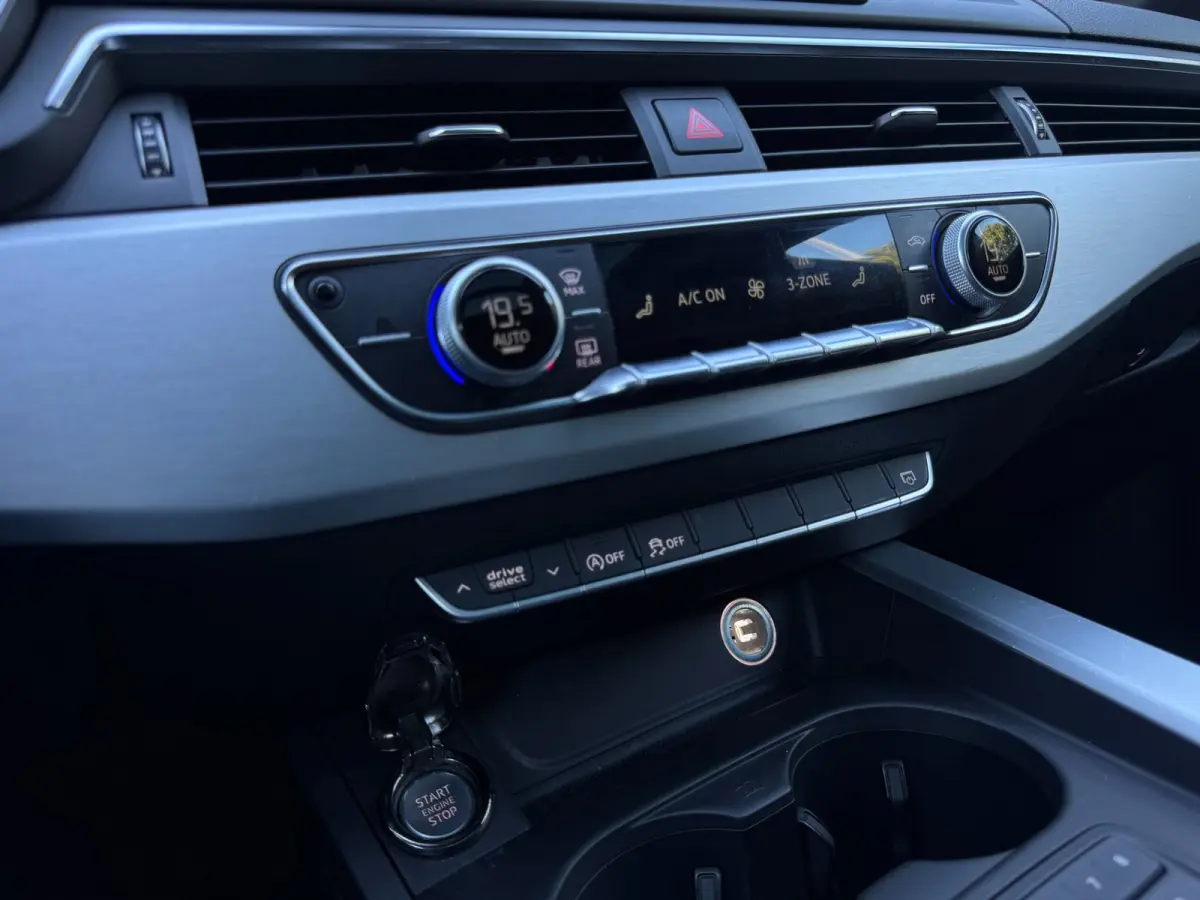 S-LINE / NAP !! / PANO / CRUISE / CLIMATE / FLIPPERS / P.SENSOREN / BLUETOOTH / LEDER-ALCANTARA / ISOFIX / 20 INCH !