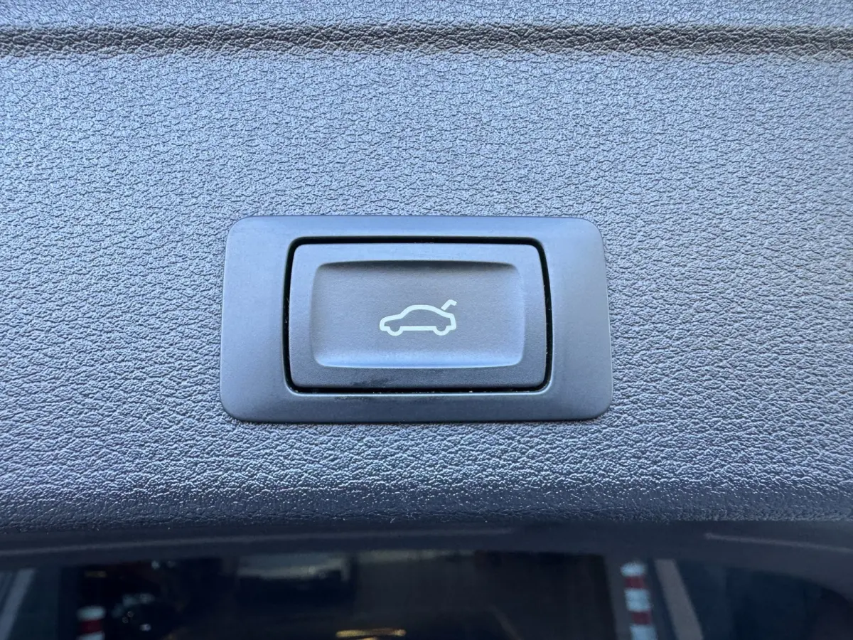 S-LINE / NAP !! / PANO / CRUISE / CLIMATE / FLIPPERS / P.SENSOREN / BLUETOOTH / LEDER-ALCANTARA / ISOFIX / 20 INCH !