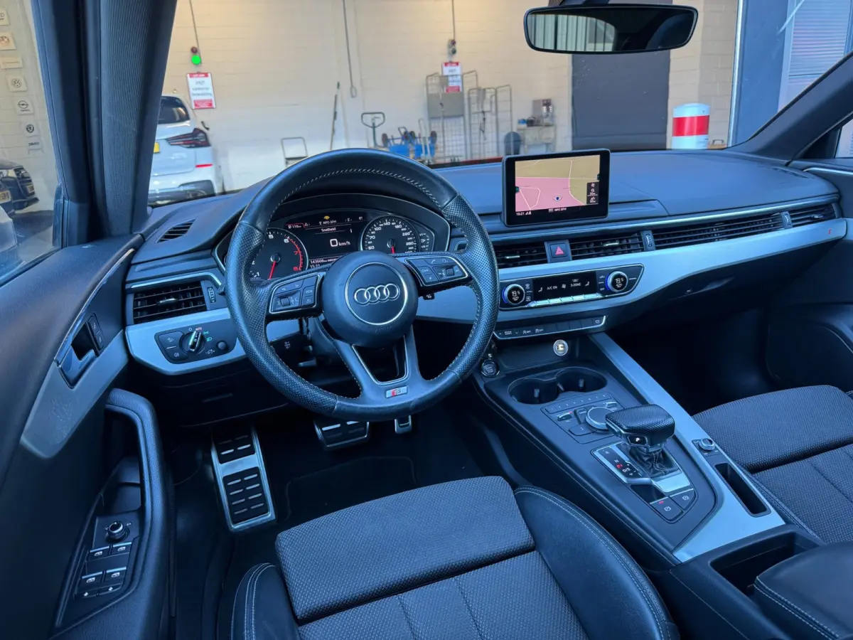 S-LINE / NAP !! / PANO / CRUISE / CLIMATE / FLIPPERS / P.SENSOREN / BLUETOOTH / LEDER-ALCANTARA / ISOFIX / 20 INCH !