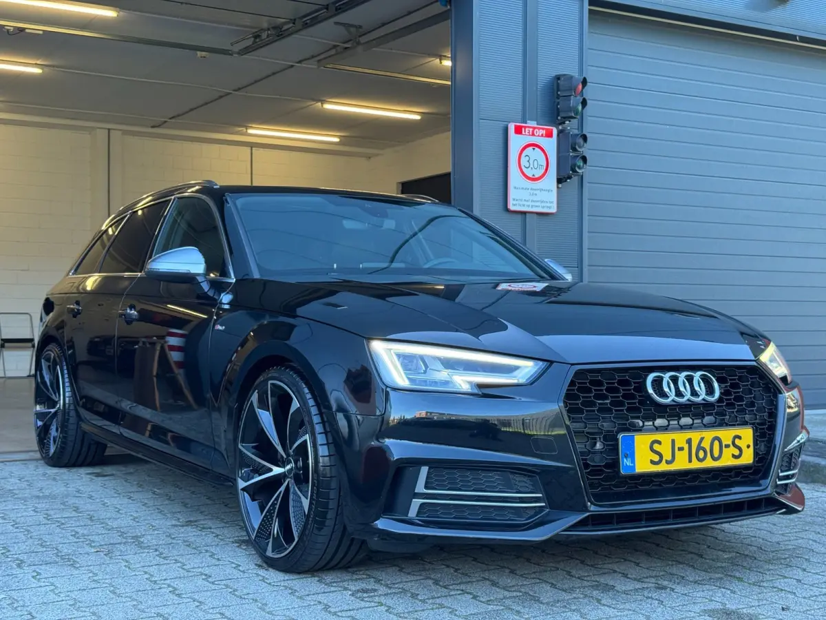 S-LINE / NAP !! / PANO / CRUISE / CLIMATE / FLIPPERS / P.SENSOREN / BLUETOOTH / LEDER-ALCANTARA / ISOFIX / 20 INCH !