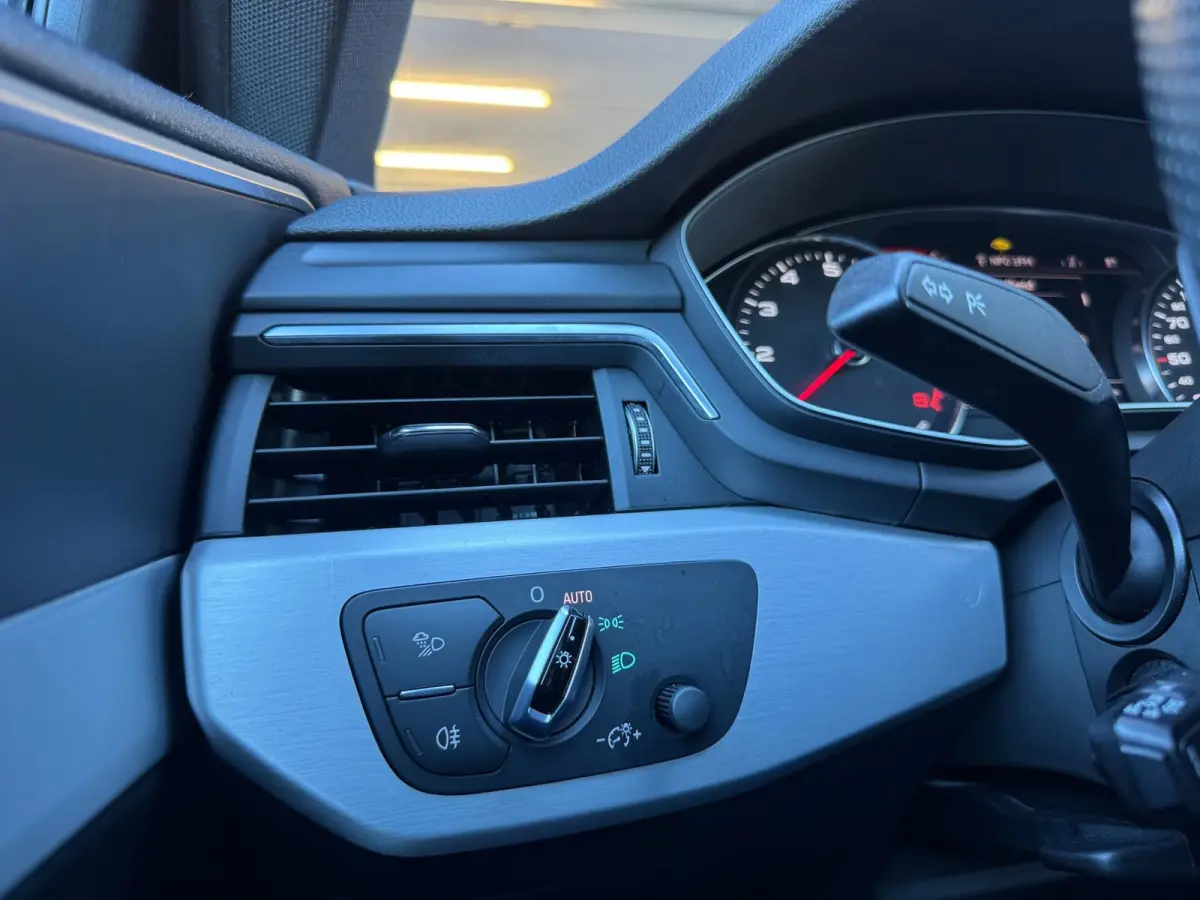 S-LINE / NAP !! / PANO / CRUISE / CLIMATE / FLIPPERS / P.SENSOREN / BLUETOOTH / LEDER-ALCANTARA / ISOFIX / 20 INCH !