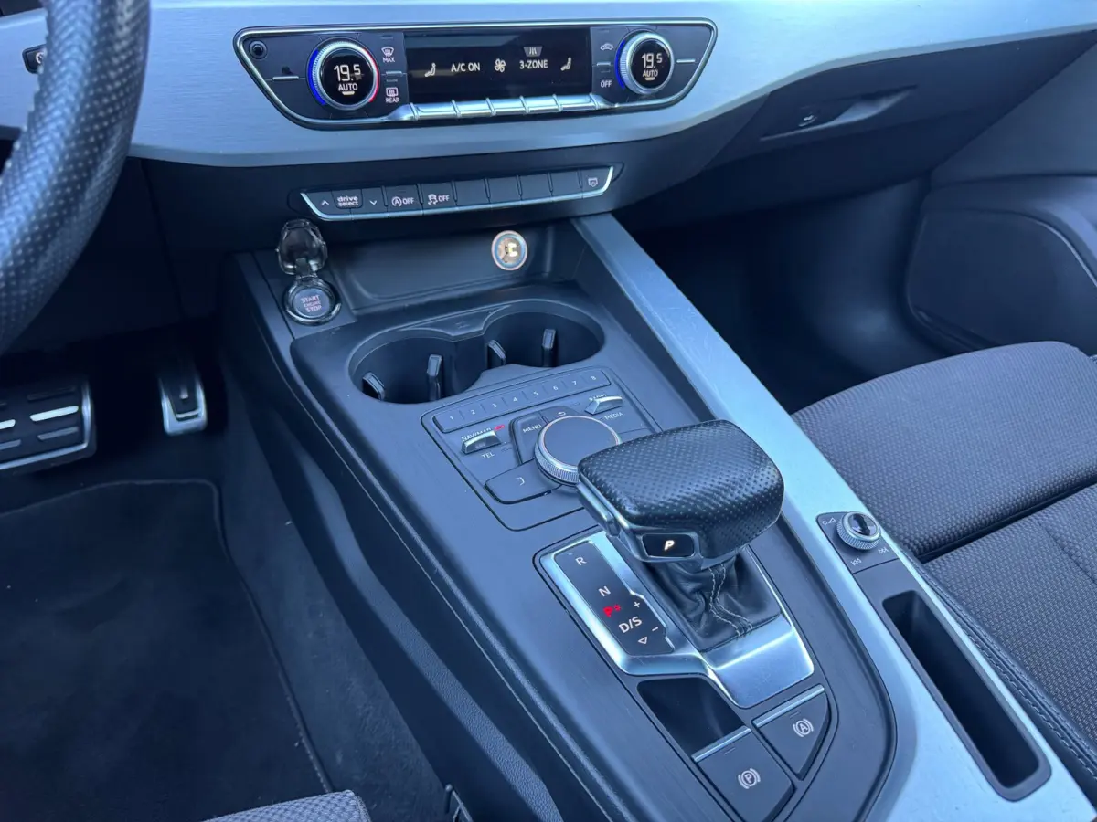 S-LINE / NAP !! / PANO / CRUISE / CLIMATE / FLIPPERS / P.SENSOREN / BLUETOOTH / LEDER-ALCANTARA / ISOFIX / 20 INCH !