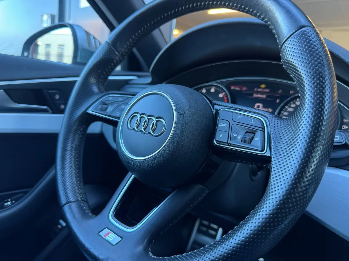 S-LINE / NAP !! / PANO / CRUISE / CLIMATE / FLIPPERS / P.SENSOREN / BLUETOOTH / LEDER-ALCANTARA / ISOFIX / 20 INCH !