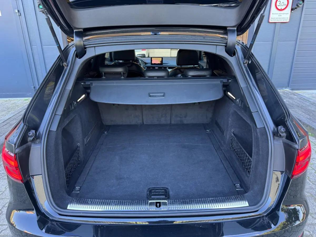 S-LINE / NAP !! / PANO / CRUISE / CLIMATE / FLIPPERS / P.SENSOREN / BLUETOOTH / LEDER-ALCANTARA / ISOFIX / 20 INCH !